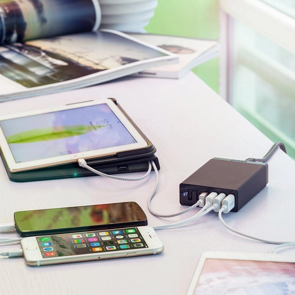 Anker PowerPort 60 W 6-Port Family-Sized Desktop USB Charger with PowerIQ Technology for Smartphones - White