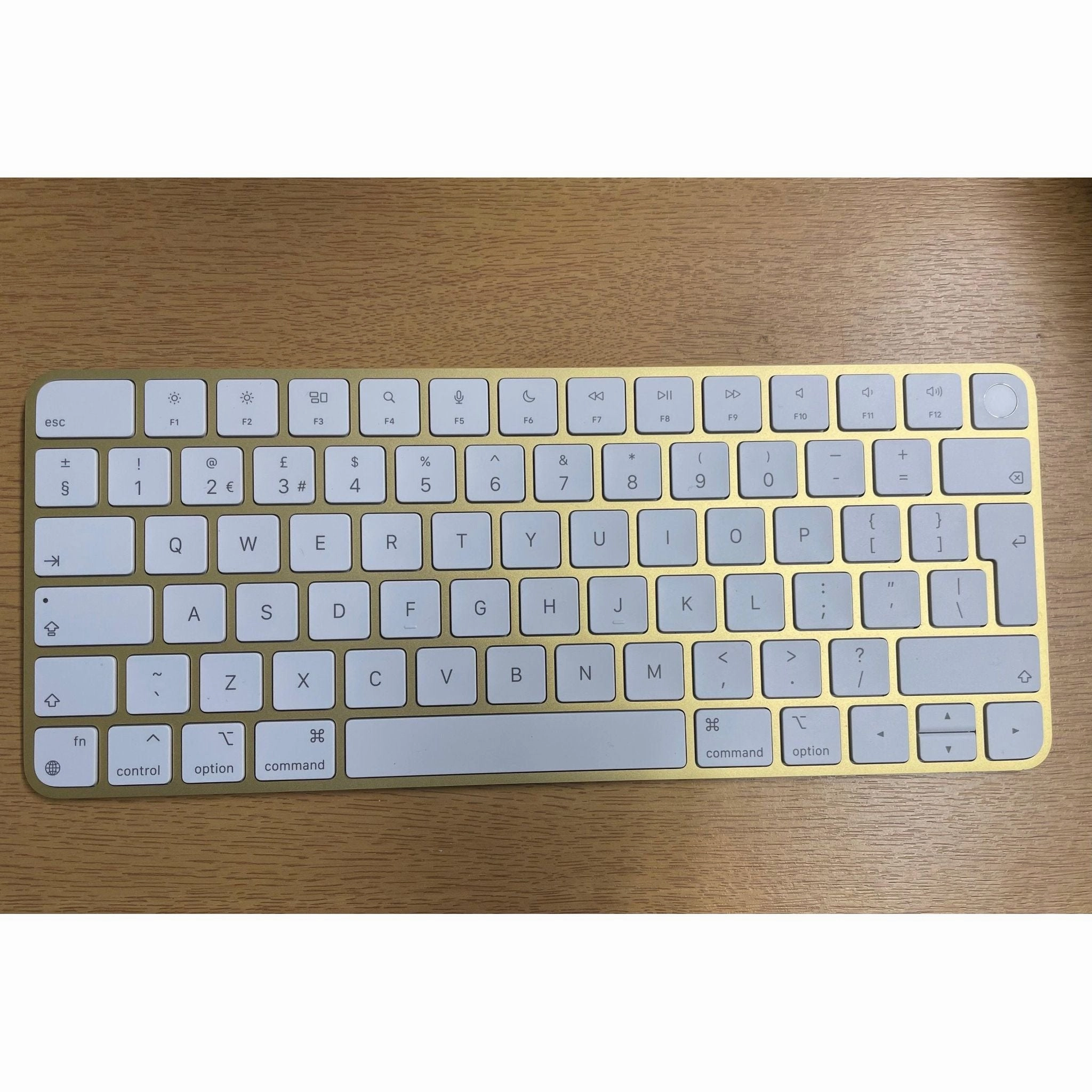 Apple Magic Keyboard with Touch ID C Bluetooth, Rechargeable, Compatible with Mac (Silicon), British English Layout, White Keys (No Box)
