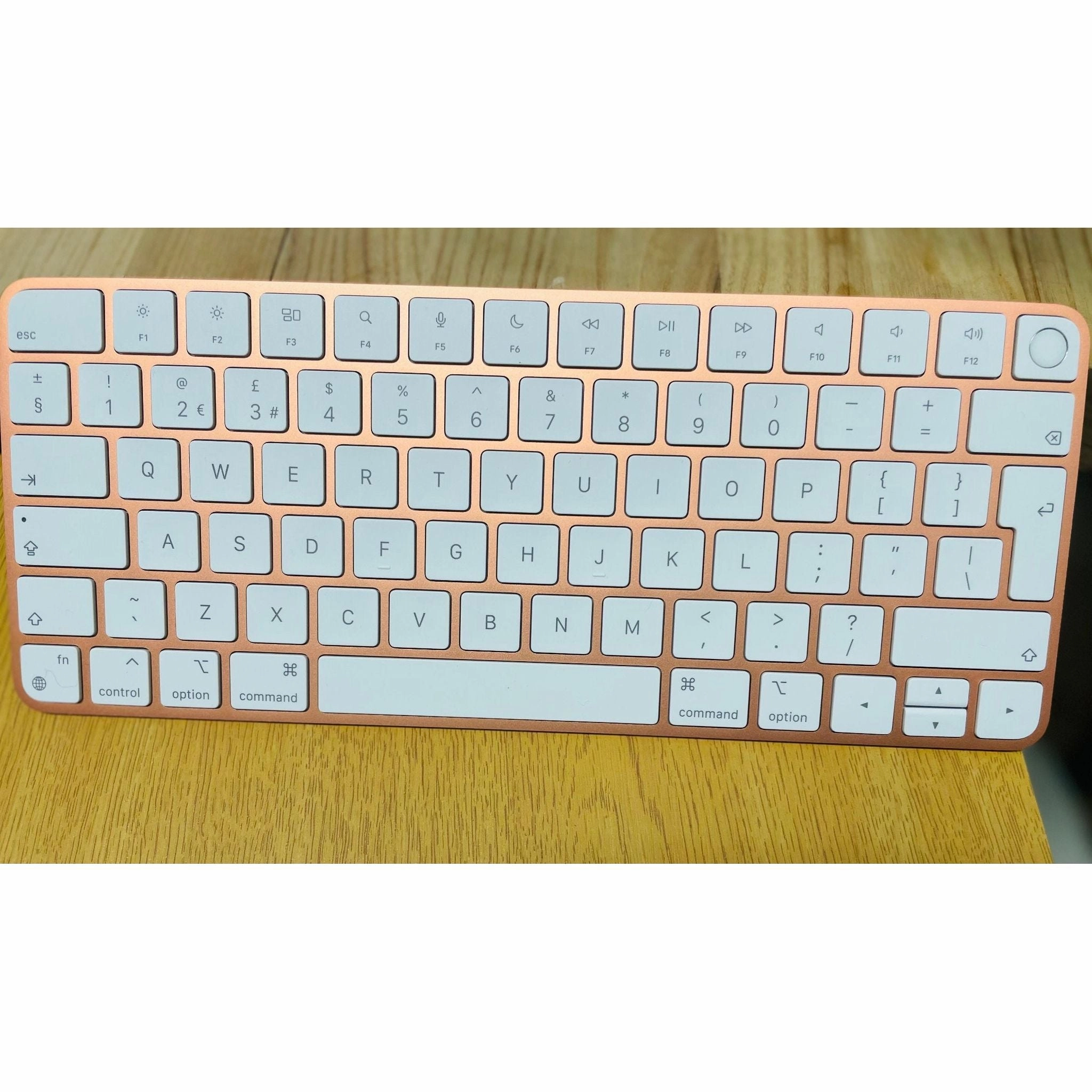 Apple Magic Keyboard with Touch ID C Bluetooth, Rechargeable, Compatible with Mac (Silicon), British English Layout, White Keys (No Box)