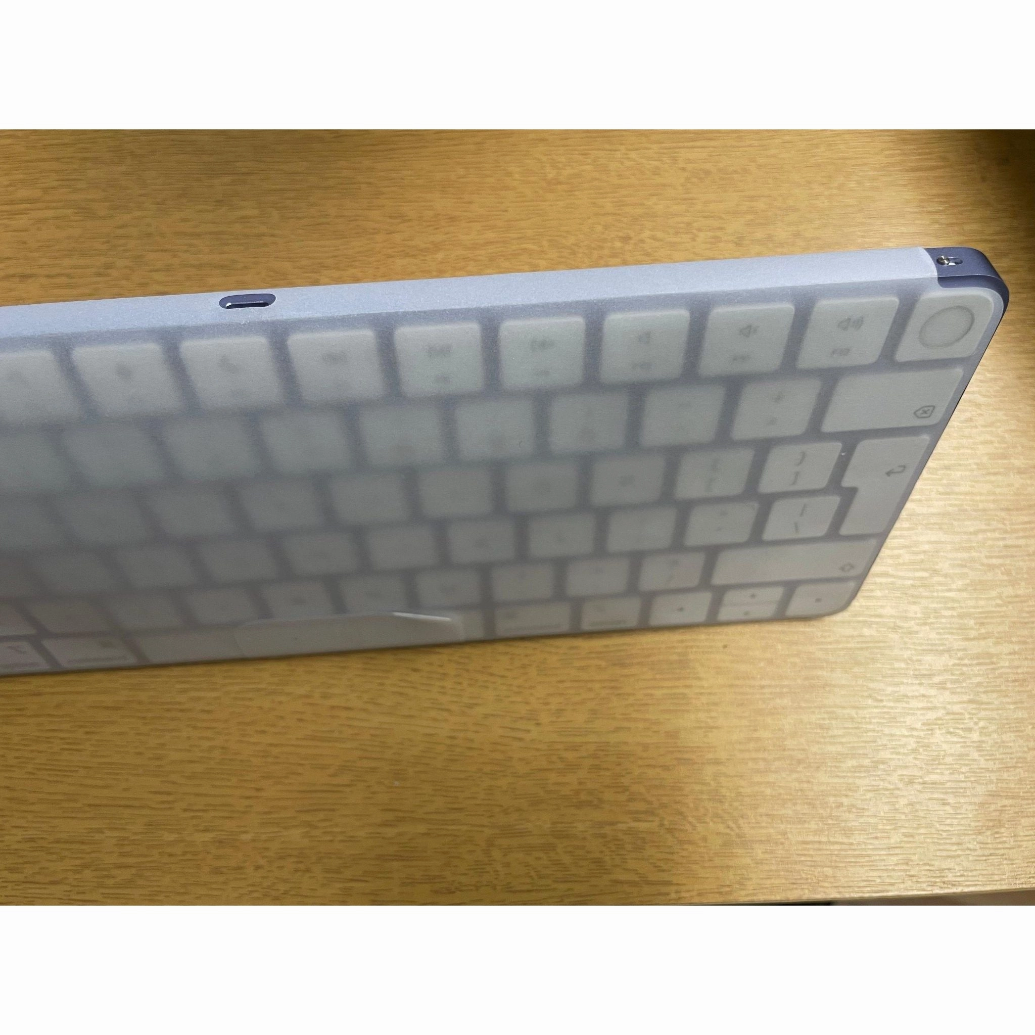 Apple Magic Keyboard with Touch ID C Bluetooth, Rechargeable, Compatible with Mac (Silicon), British English Layout, White Keys (No Box)