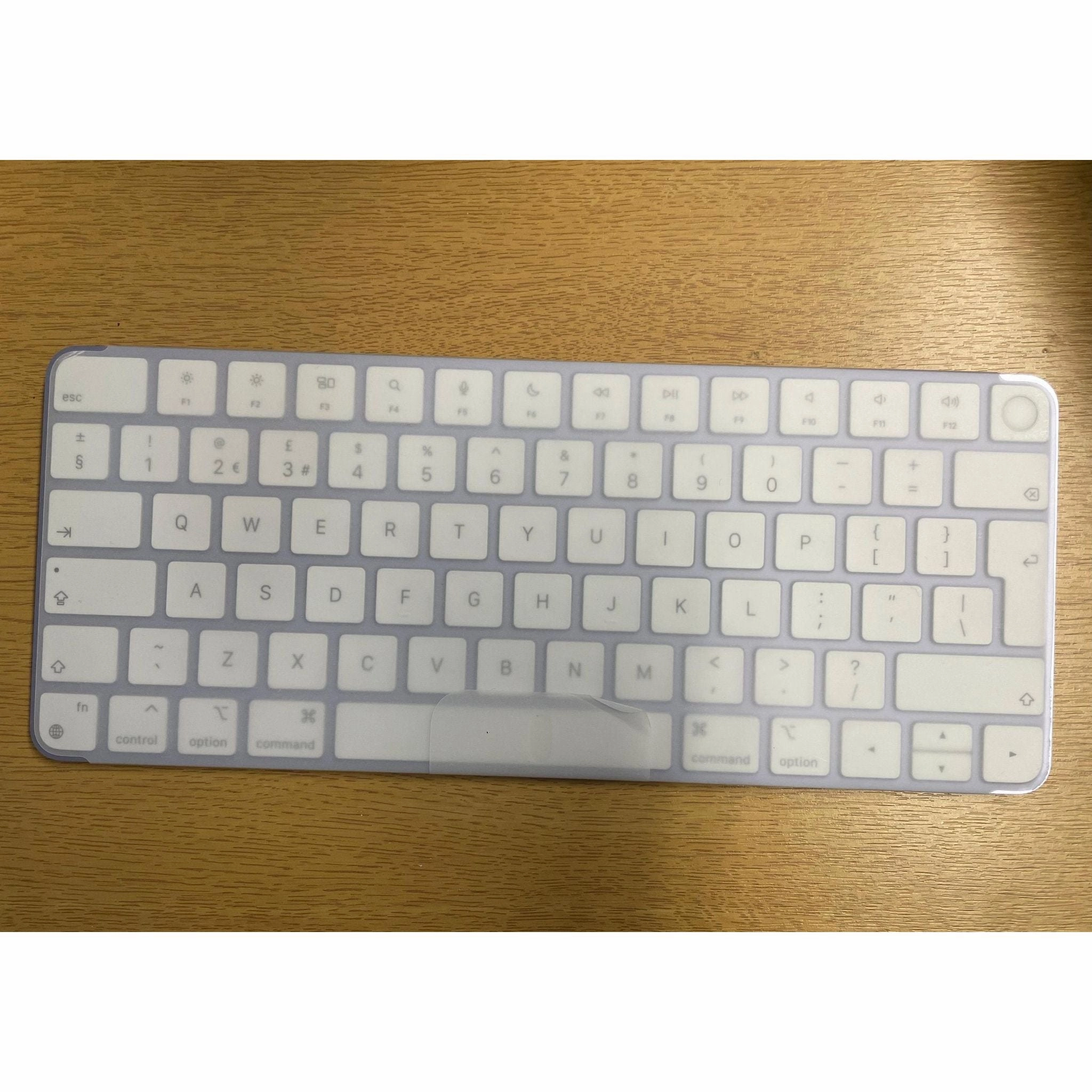 Apple Magic Keyboard with Touch ID C Bluetooth, Rechargeable, Compatible with Mac (Silicon), British English Layout, White Keys (No Box)