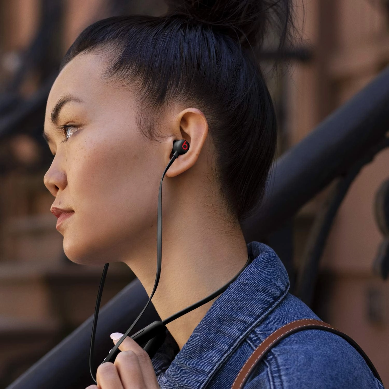 Beats Flex Wireless Earphones  Apple W1 Headphone Chip, Magnetic Earbuds, Class 1 Bluetooth, 12 Hours of Listening Time, Built-in Microphone - Beats Black