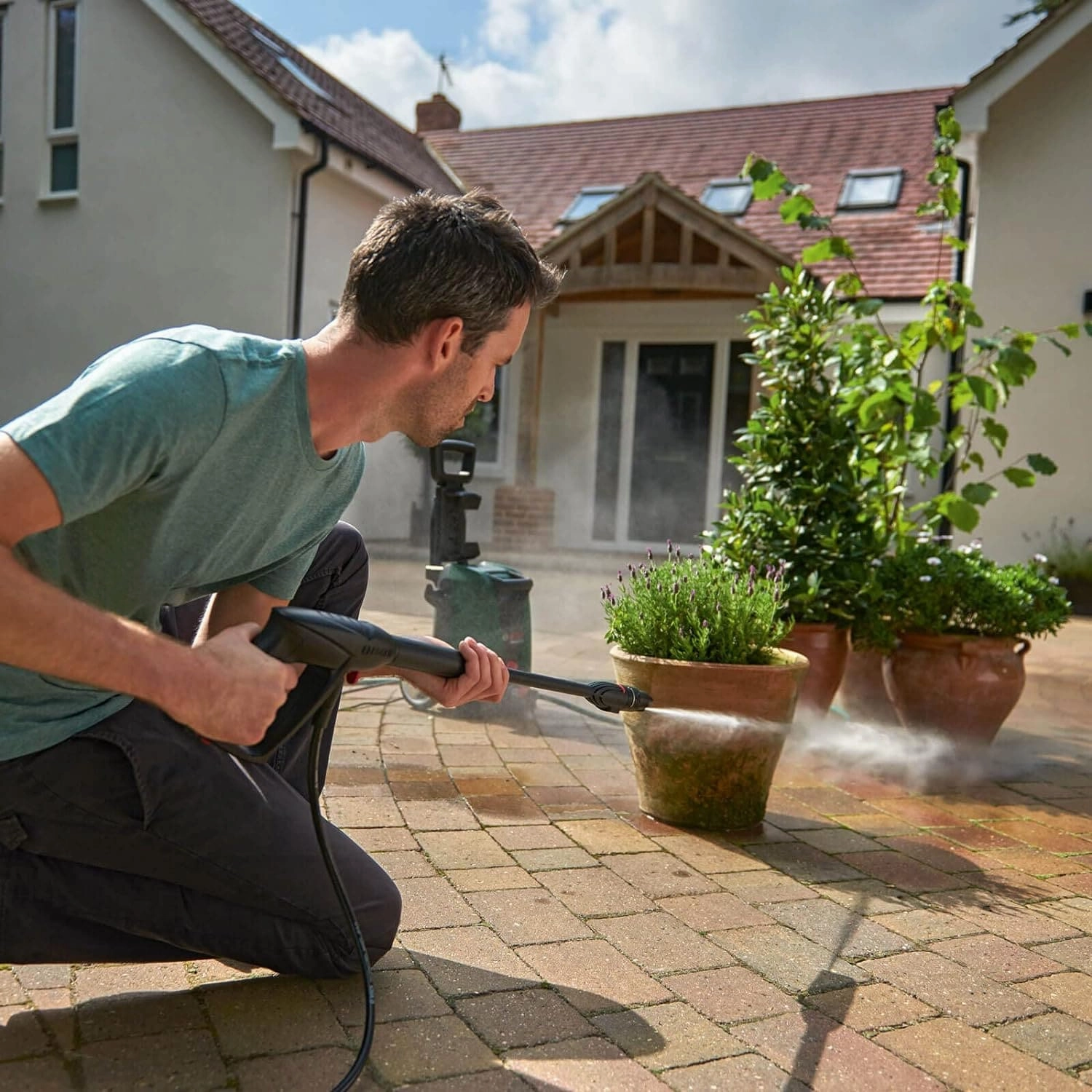 Bosch Home and Garden High Pressure Washer UniversalAquatak 135 - 1900 W, 135 Bar Pressure, 450 l/h Flow Rate, with 3-in-1 Nozzle, Detergent Nozzle, and Carrying Handle in Carton Packaging