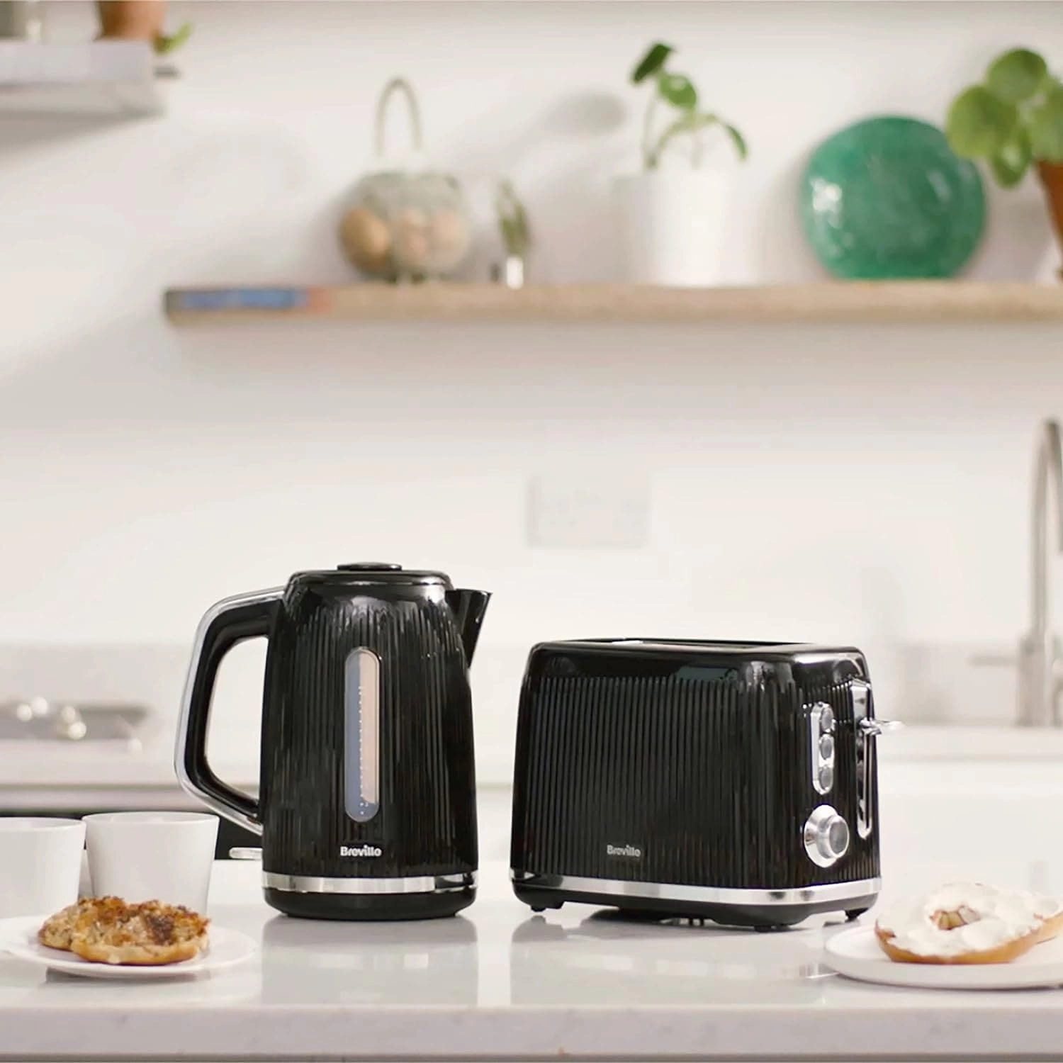 Breville Bold Black 2-Slice Toaster with High-Lift and Wide Slots | Black and Silver Chrome