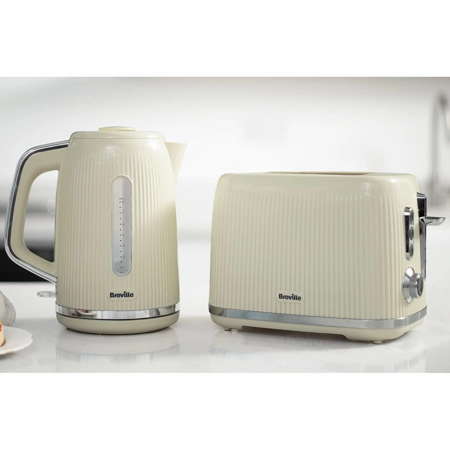 Breville Bold Vanilla Cream Electric Kettle | 1.7L | 3kW Fast Boil | Cream & Silver Chrome