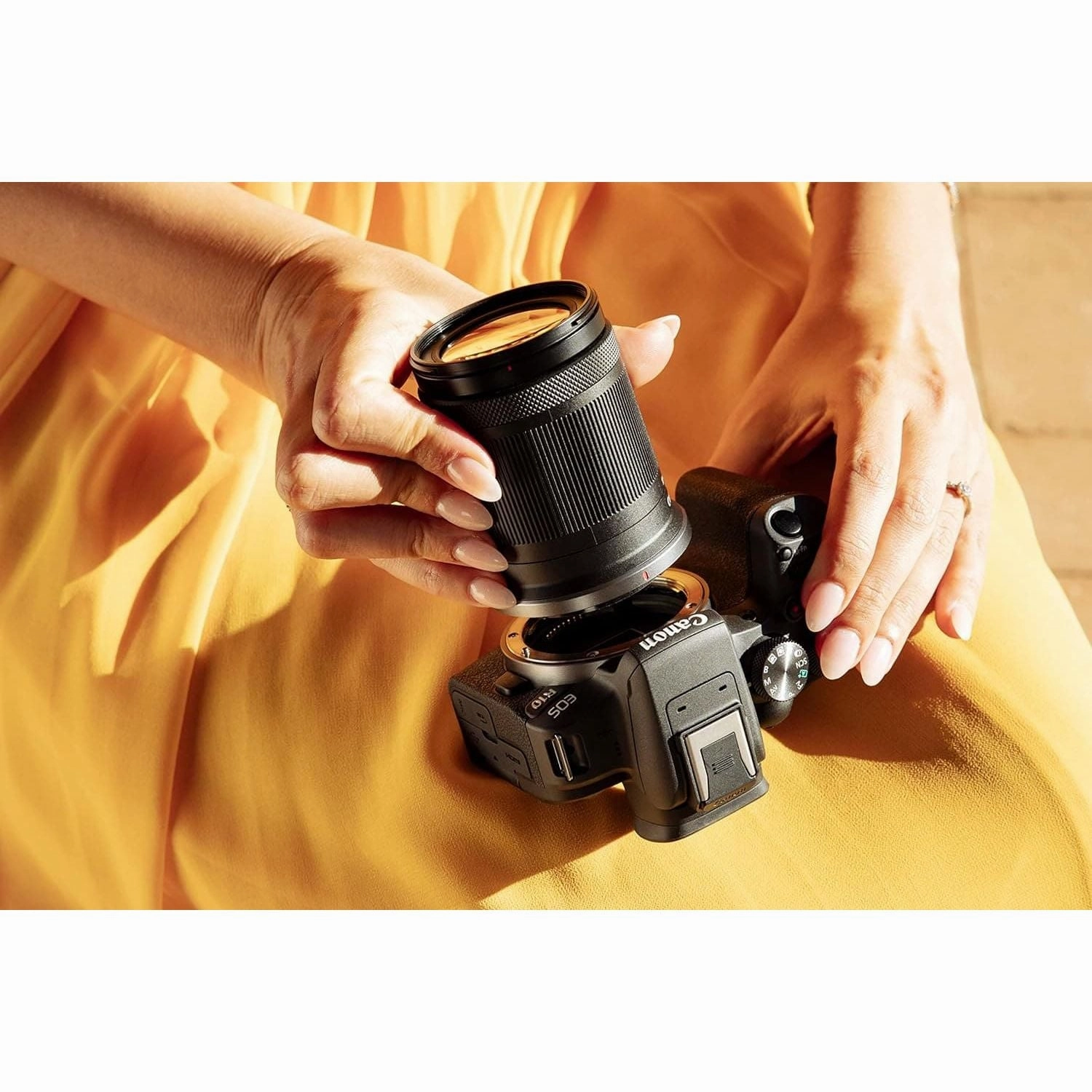 Canon EOS R10 Mirrorless Camera with 18-150mm Lens