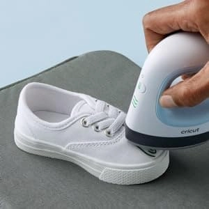 Cricut EasyPress Mini | Compact Heat Press for Iron On Vinyl (HTV), Infusible Ink and Sublimation | Raspberry