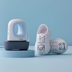Cricut EasyPress Mini | Compact Heat Press for Iron On Vinyl (HTV), Infusible Ink and Sublimation | Raspberry