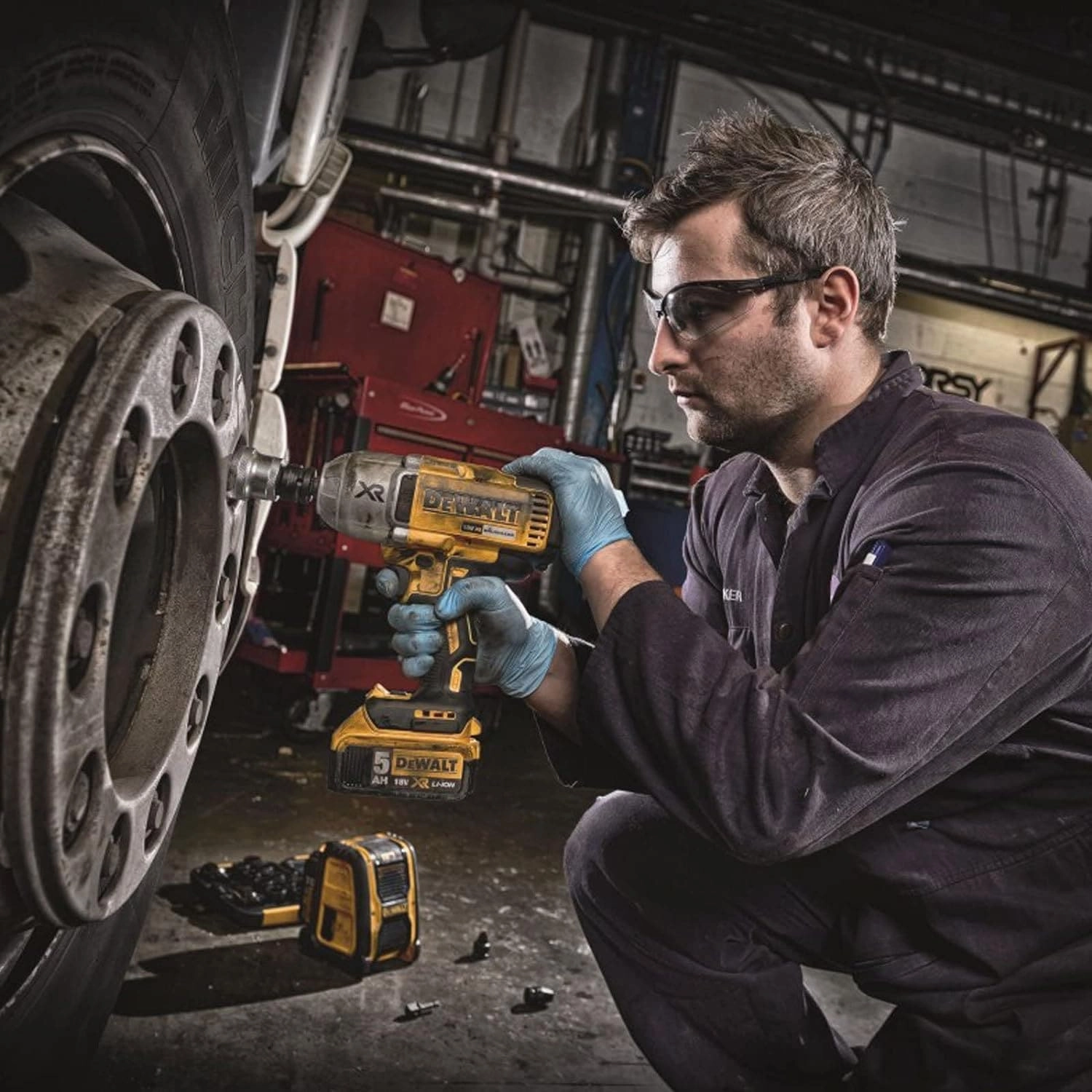DeWalt DCF899P2 XR Brushless High Torque Impact Wrench 18V 2 x 5.0Ah