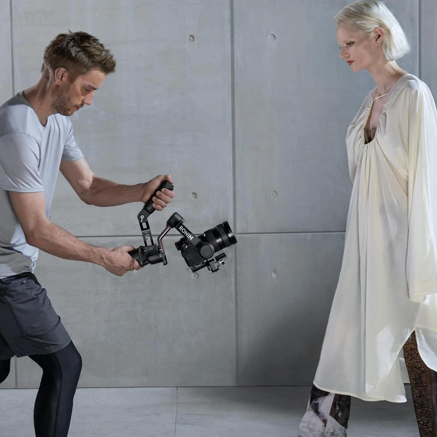 DJI RS 3 Gimbal - Professional Video Stabilizer - Black