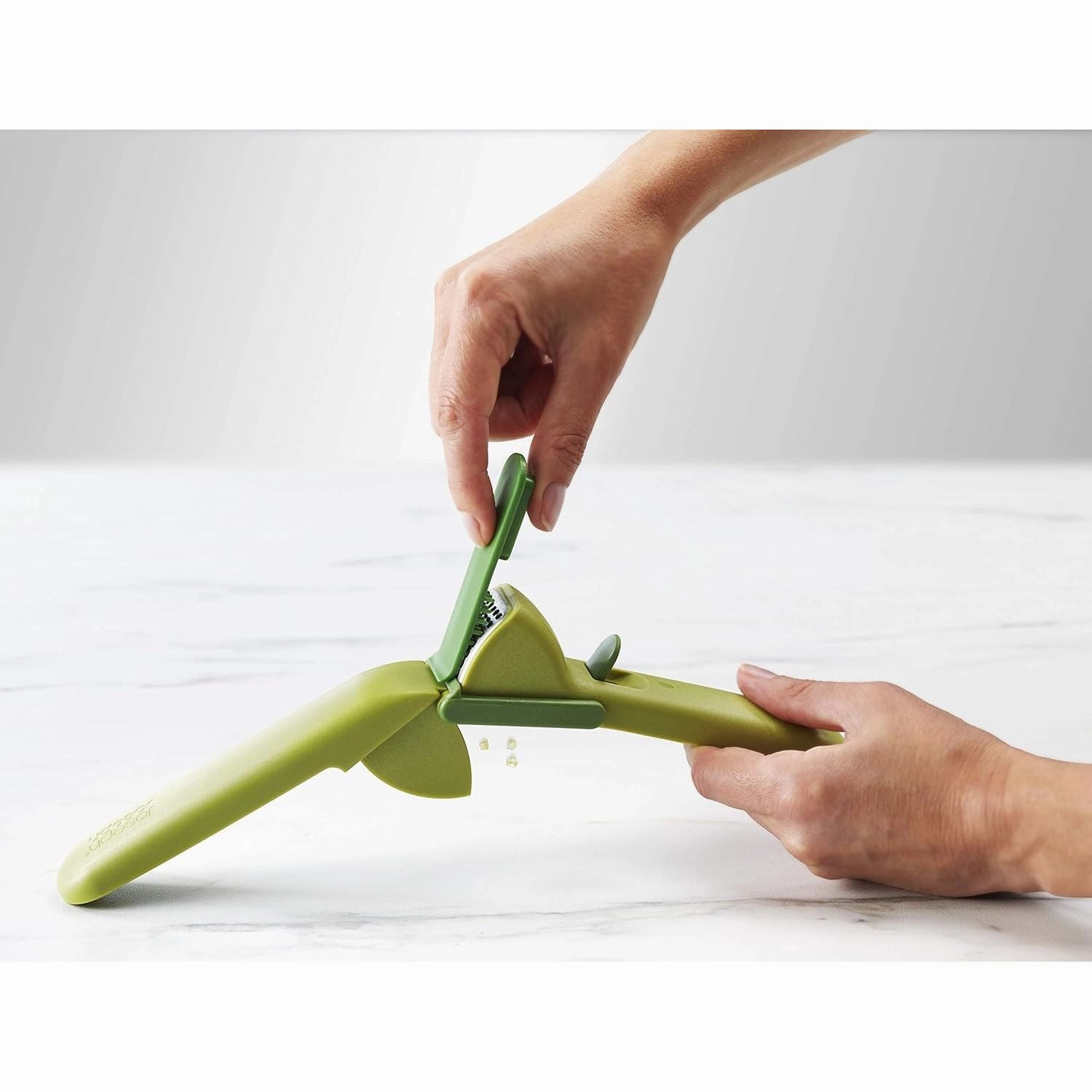 Joseph Joseph CleanForce Garlic Press  Green (16 cm)