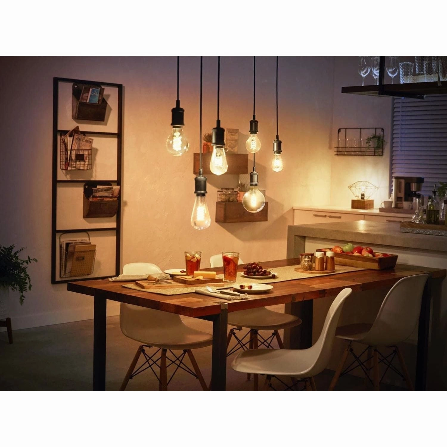Philips Hue White Ambiance Filament Single Smart LED Globe [E27 Edison Screw] - 550 Lumens. Works with Alexa, Google Assistant and Apple Homekit