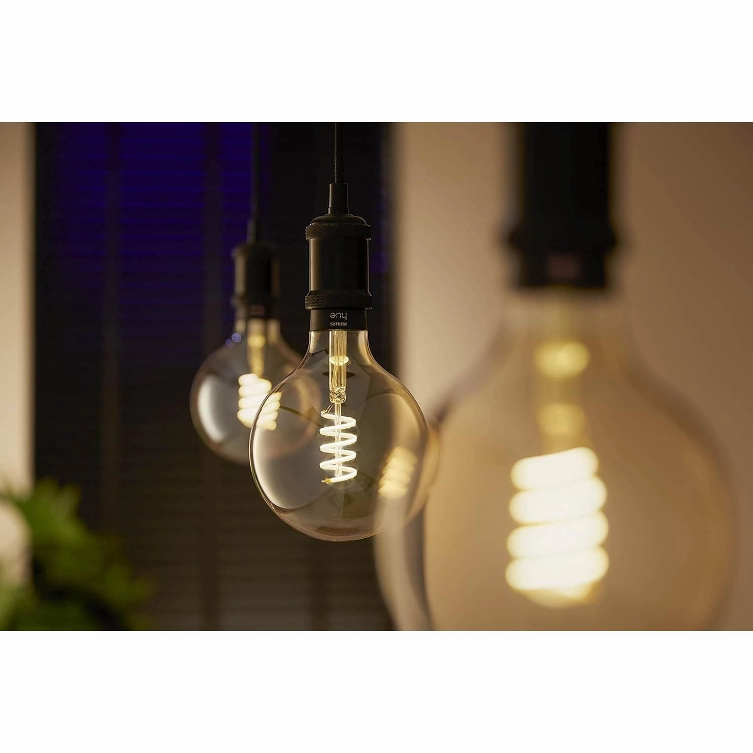 Philips Hue White Ambiance Filament Single Smart LED Globe [E27 Edison Screw] - 550 Lumens. Works with Alexa, Google Assistant and Apple Homekit