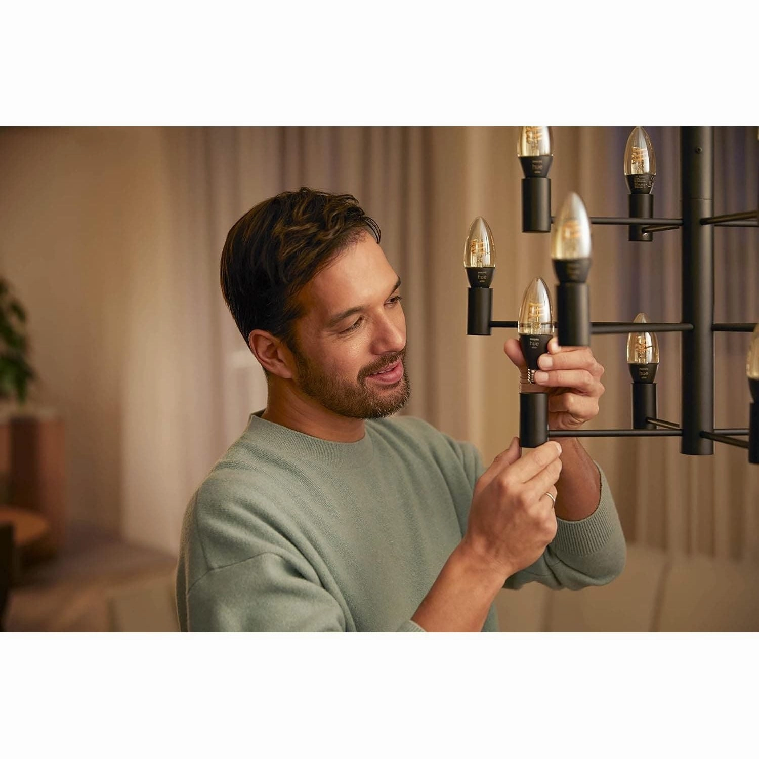 Philips Hue White Filament Single Smart LED Bulb [E14 Small Edison Screw]. Works with Alexa, Google Assistant and Apple Homekit