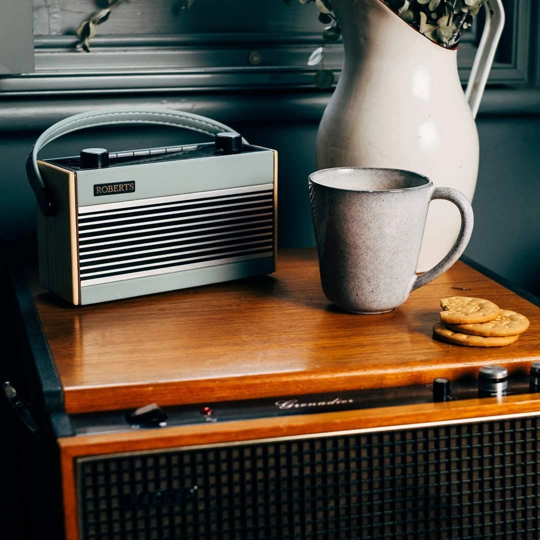 Roberts Rambler BT Retro/Digital Portable Bluetooth Radio with DAB/DAB /FM RDS Wavebands - Blue