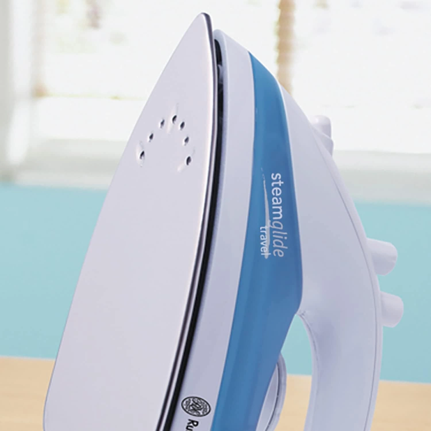 Russell Hobbs Dual Voltage Steam Glide Travel Iron, 80ml Water Tank, Stainless Steel Soleplate, Water Spray, Variable Temp & Steam - White