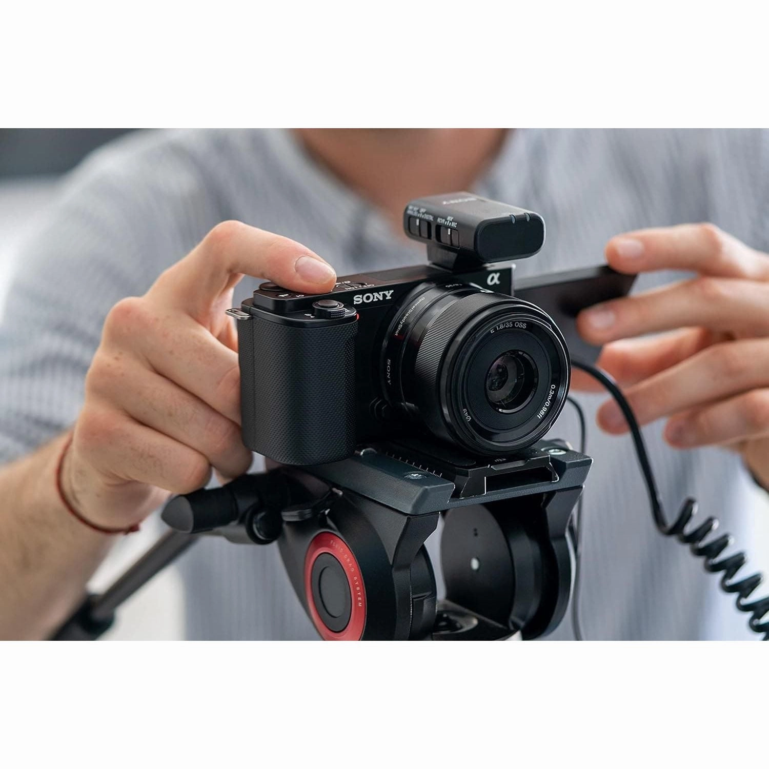 Sony Alpha ZV-E10L | APS-C Mirrorless interchangable-lens vlog camera with 16-50 mm
