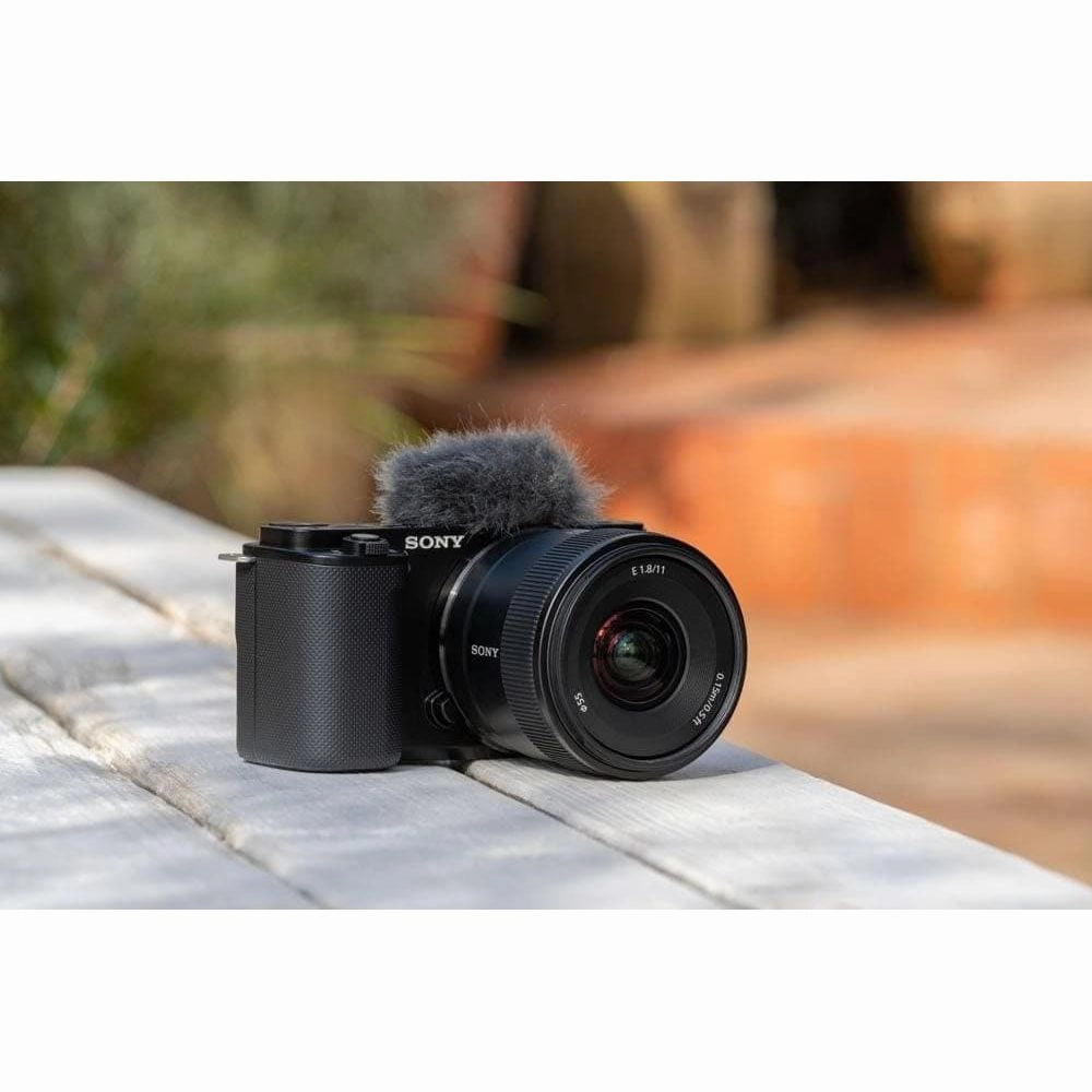 Sony E 11 mm F1.8 | APS-C Wide Angle Prime Lens (SEL11F18) Black