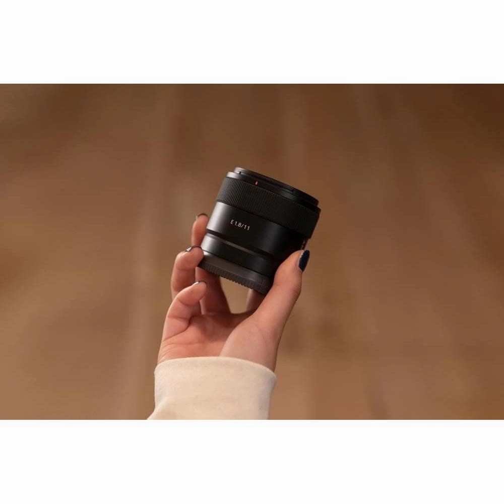 Sony E 11 mm F1.8 | APS-C Wide Angle Prime Lens (SEL11F18) Black