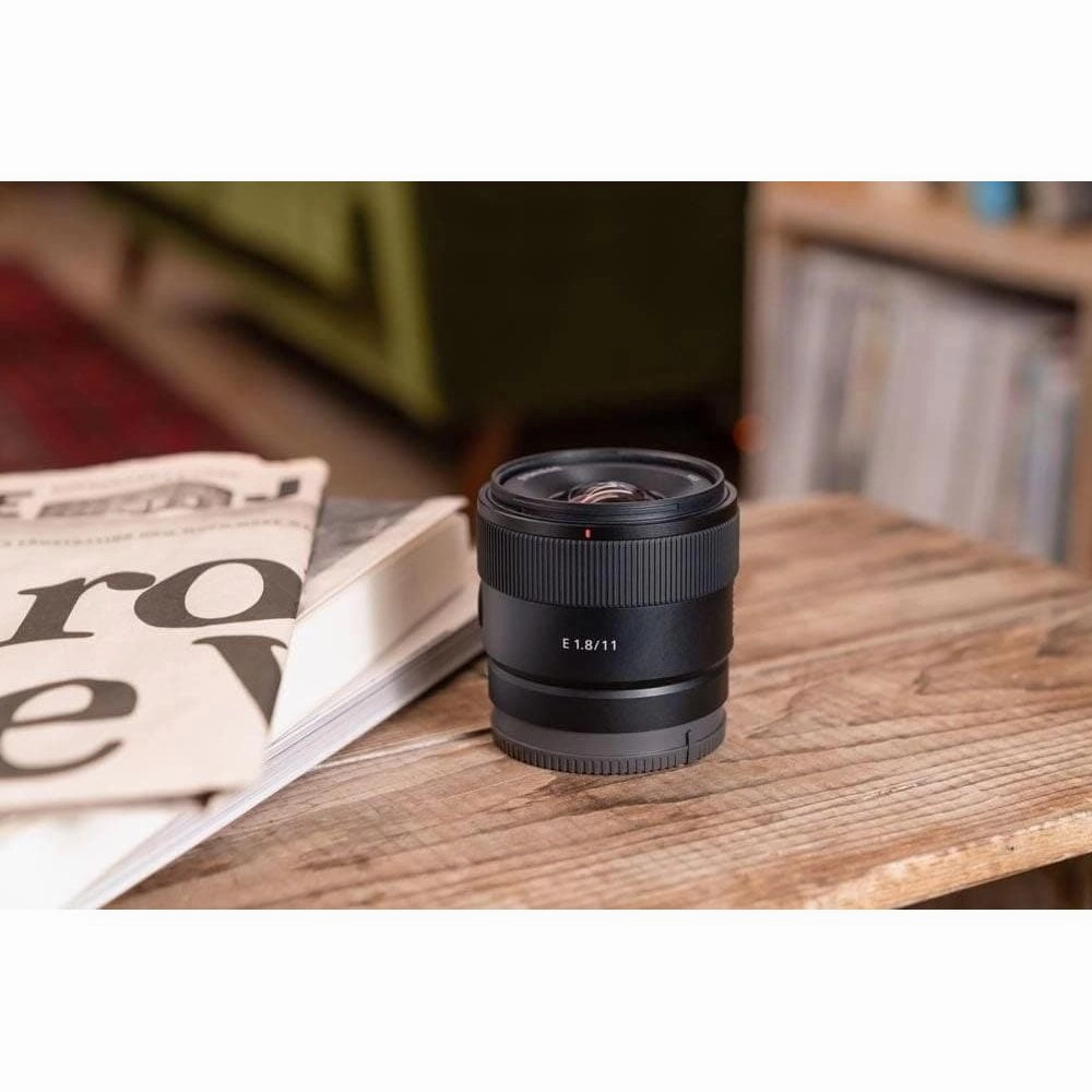 Sony E 11 mm F1.8 | APS-C Wide Angle Prime Lens (SEL11F18) Black