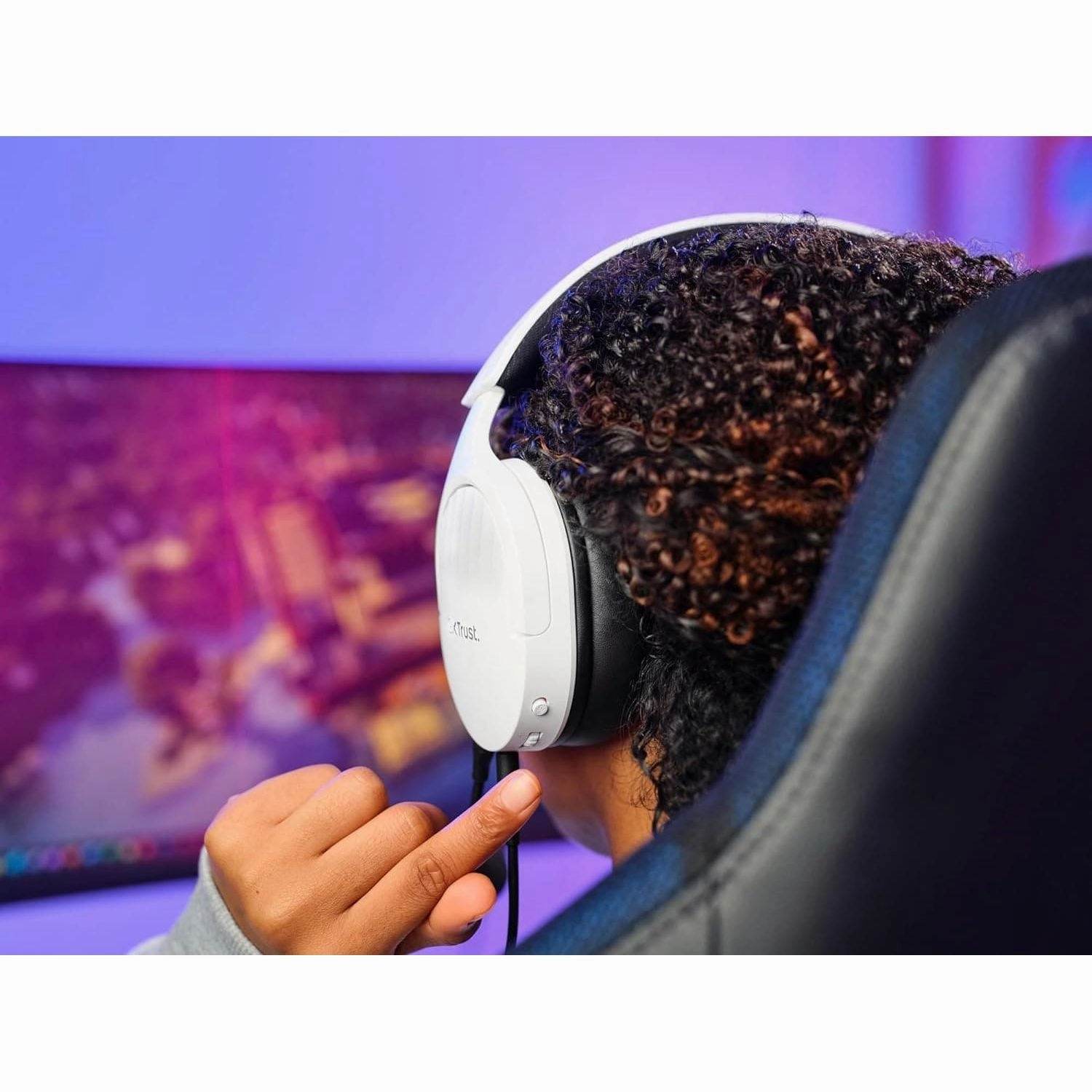 Trust Gaming GXT 489 Fayzo Gaming Headset for PC, PS5, PS4, Xbox Series X|S, Switch, Mobile, 3.5 mm Jack, 35% Recycled Plastics, Over-Ear Wired Headphones with Noise Cancelling Microphone - White