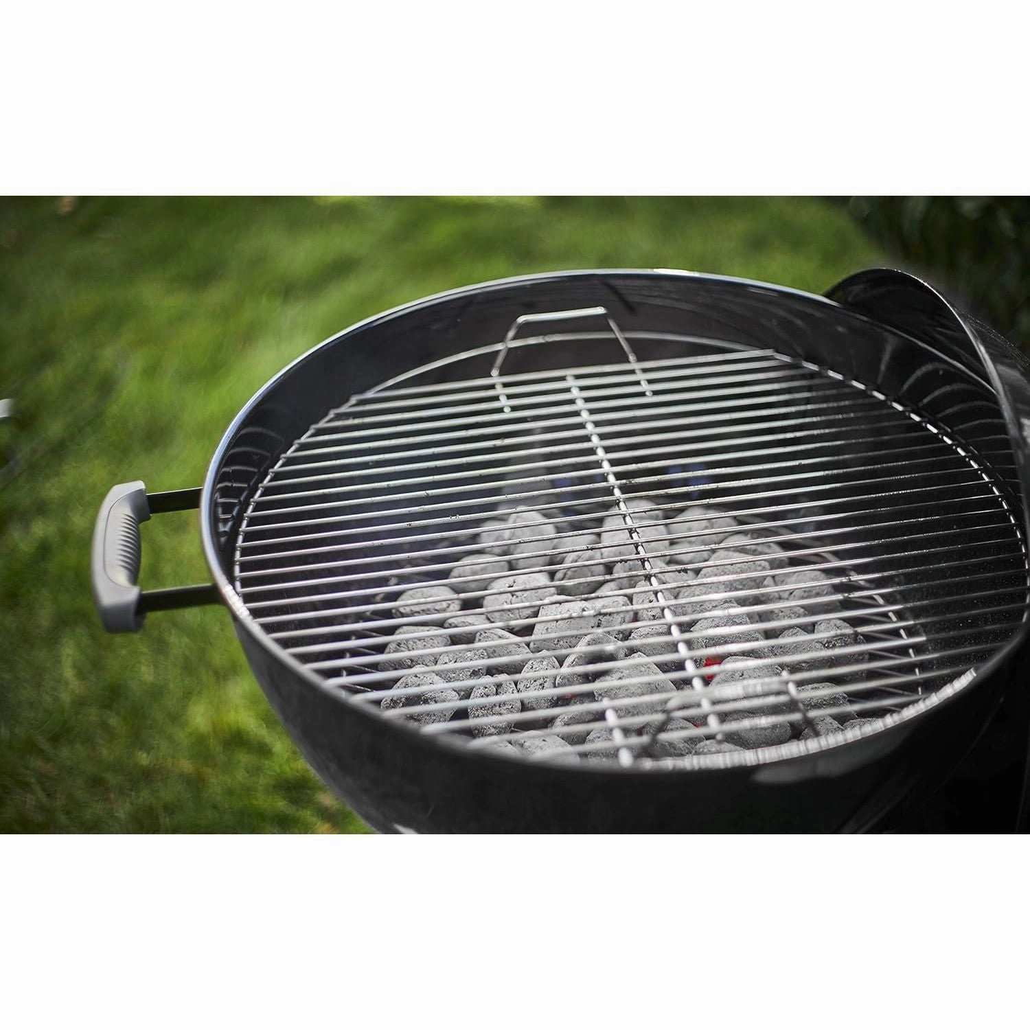 Weber Classic Kettle Charcoal Grill BBQ, 47cm  Black | Porcelain-Enamelled, Lid Thermometer, Stand & Wheels (1231004)