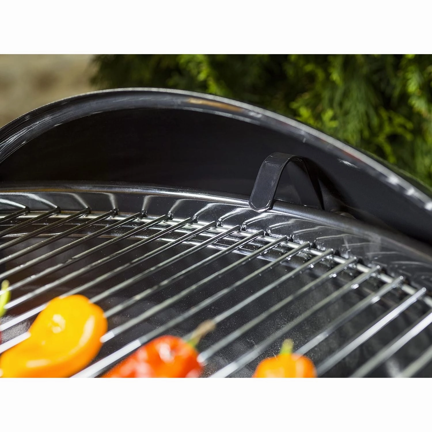Weber Classic Kettle Charcoal Grill BBQ, 47cm  Black | Porcelain-Enamelled, Lid Thermometer, Stand & Wheels (1231004)