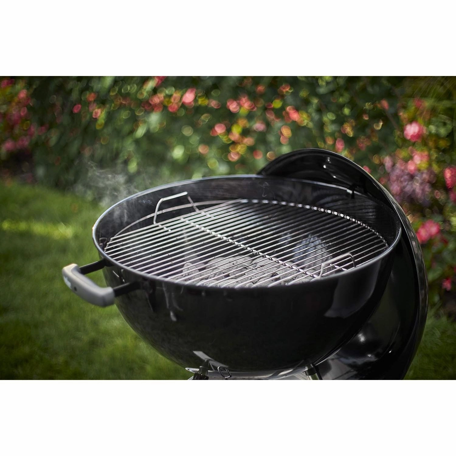 Weber Classic Kettle Charcoal Grill BBQ, 47cm  Black | Porcelain-Enamelled, Lid Thermometer, Stand & Wheels (1231004)