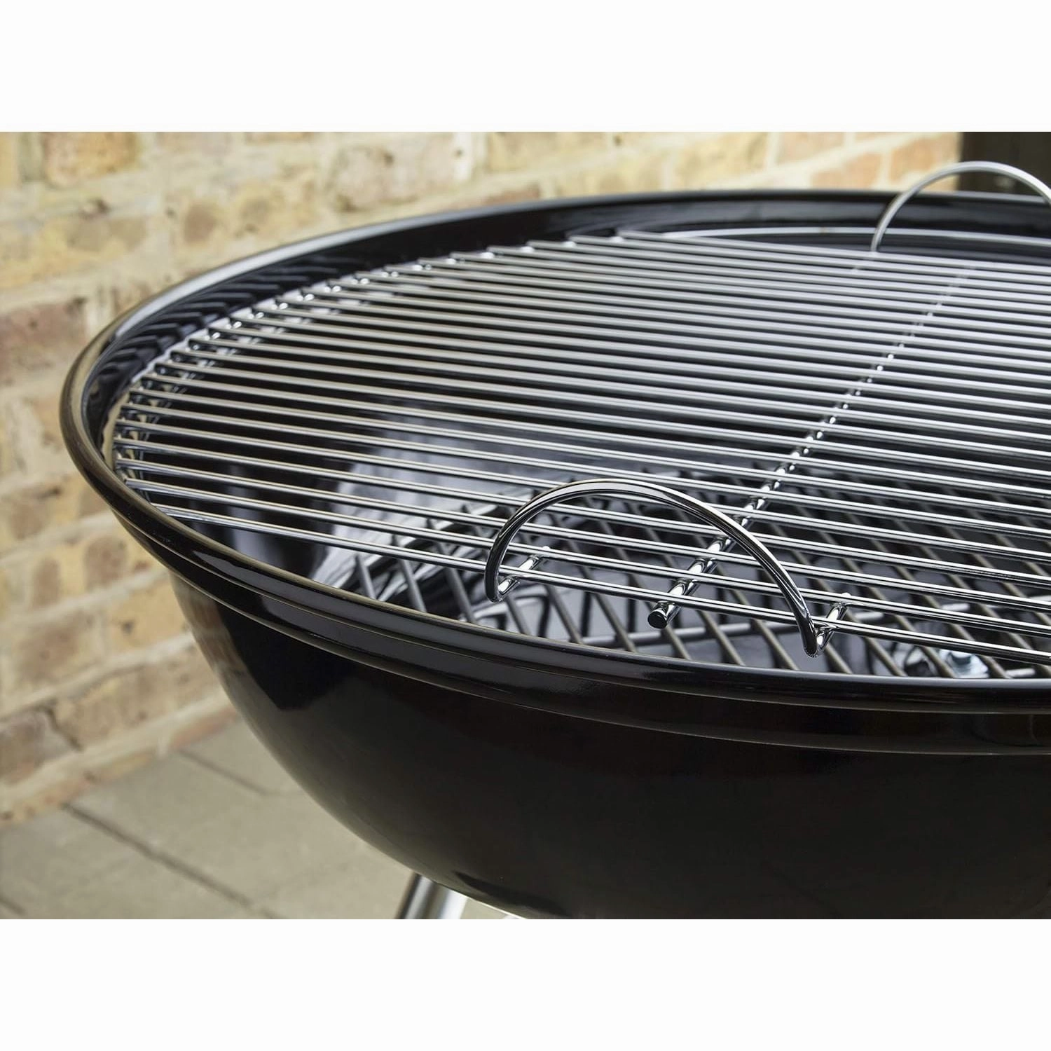 Weber Compact Kettle Charcoal Grill Barbecue, 47cm BBQ Grill with Lid Cover, Stand & Wheels Freestanding Outdoor Oven, Smoker & Outdoor Cooker with Porcelain-Enamelled Bowl- Black