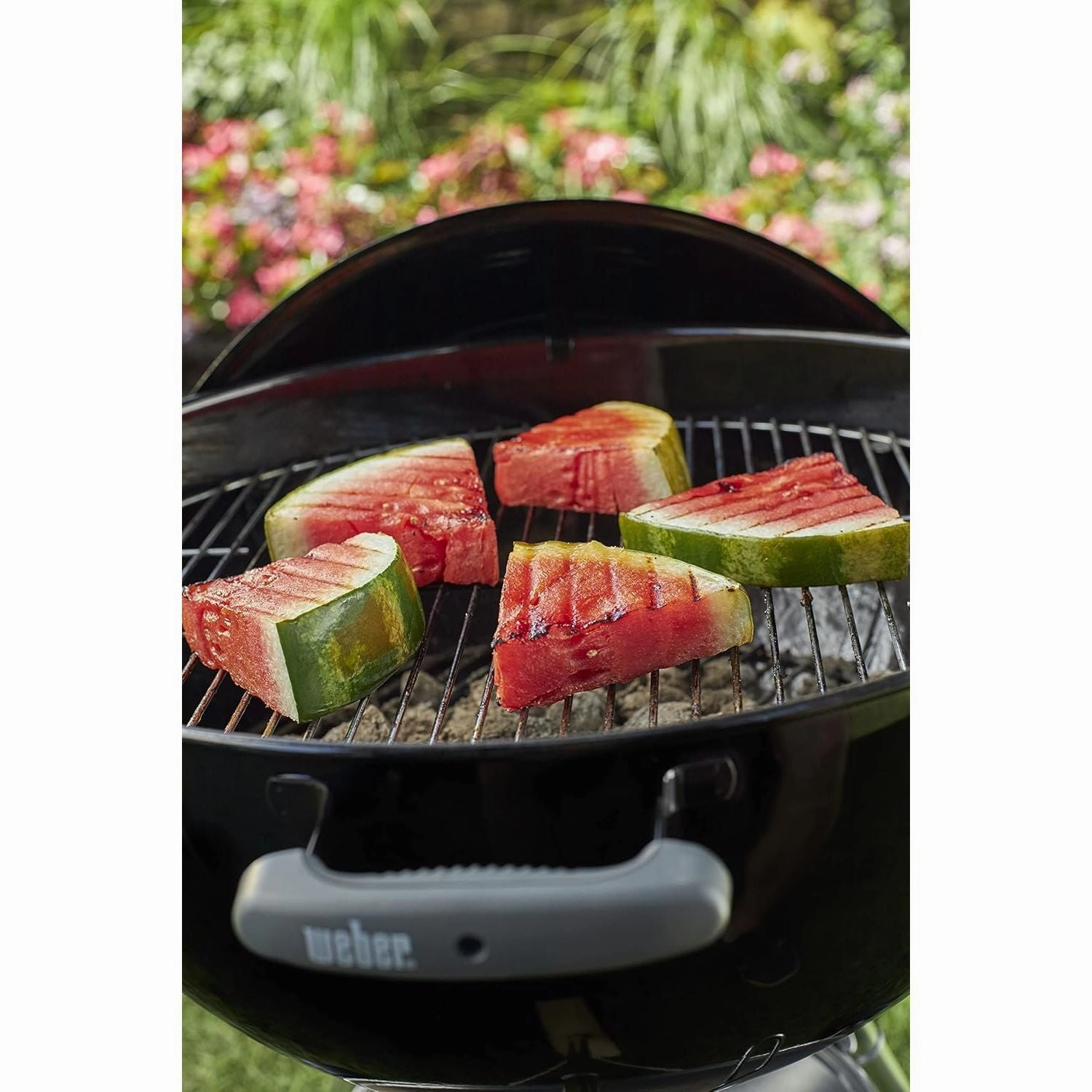 Weber Original Kettle Charcoal Grill Barbecue, 57cm E-5710 BBQ Grill with Lid Cover, Thermometer, Stand & Wheels Freestanding Outdoor Oven & Cooker with Porcelain-Enamelled Bowl - Black