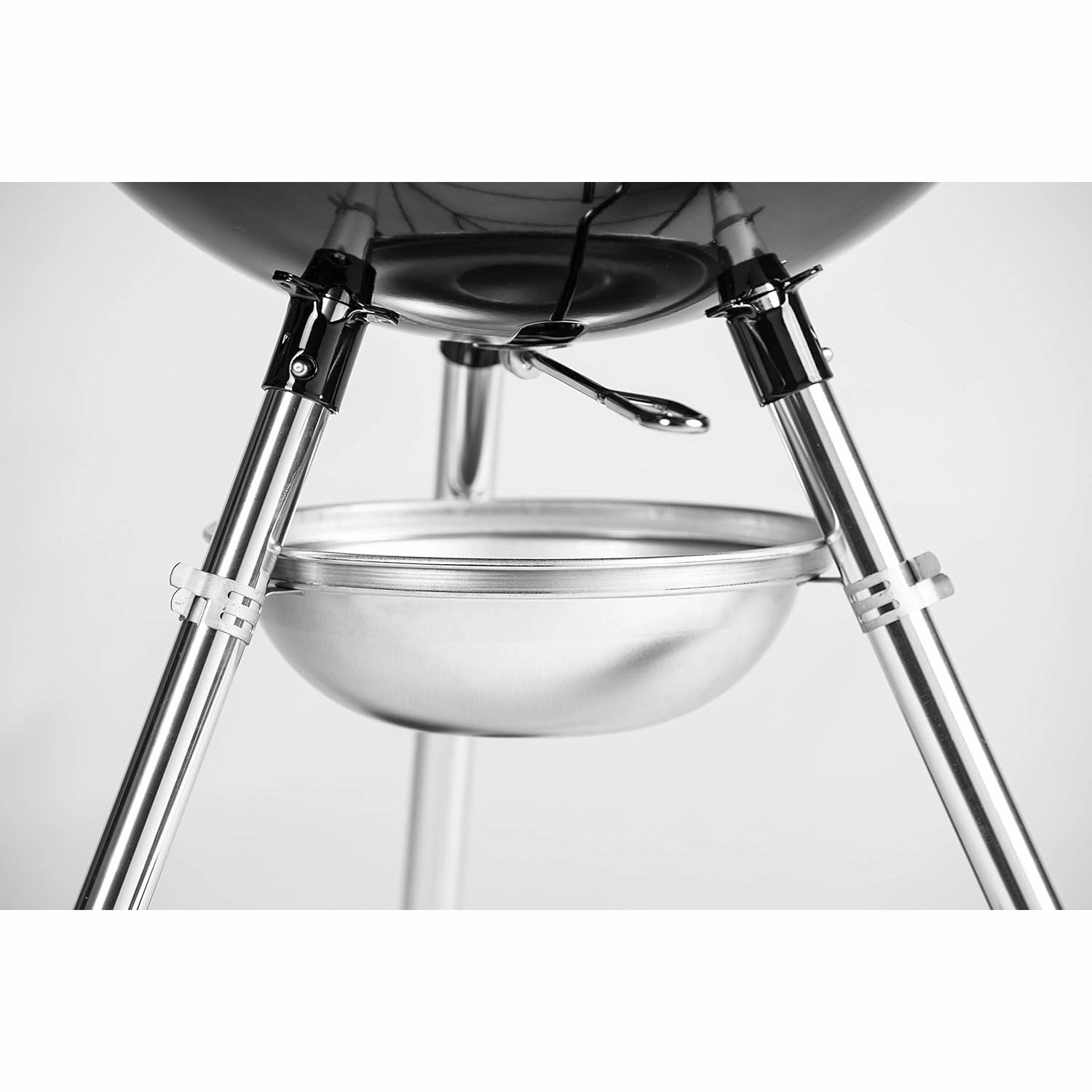 Weber Original Kettle Charcoal Grill Barbecue, 57cm E-5710 BBQ Grill with Lid Cover, Thermometer, Stand & Wheels Freestanding Outdoor Oven & Cooker with Porcelain-Enamelled Bowl - Black