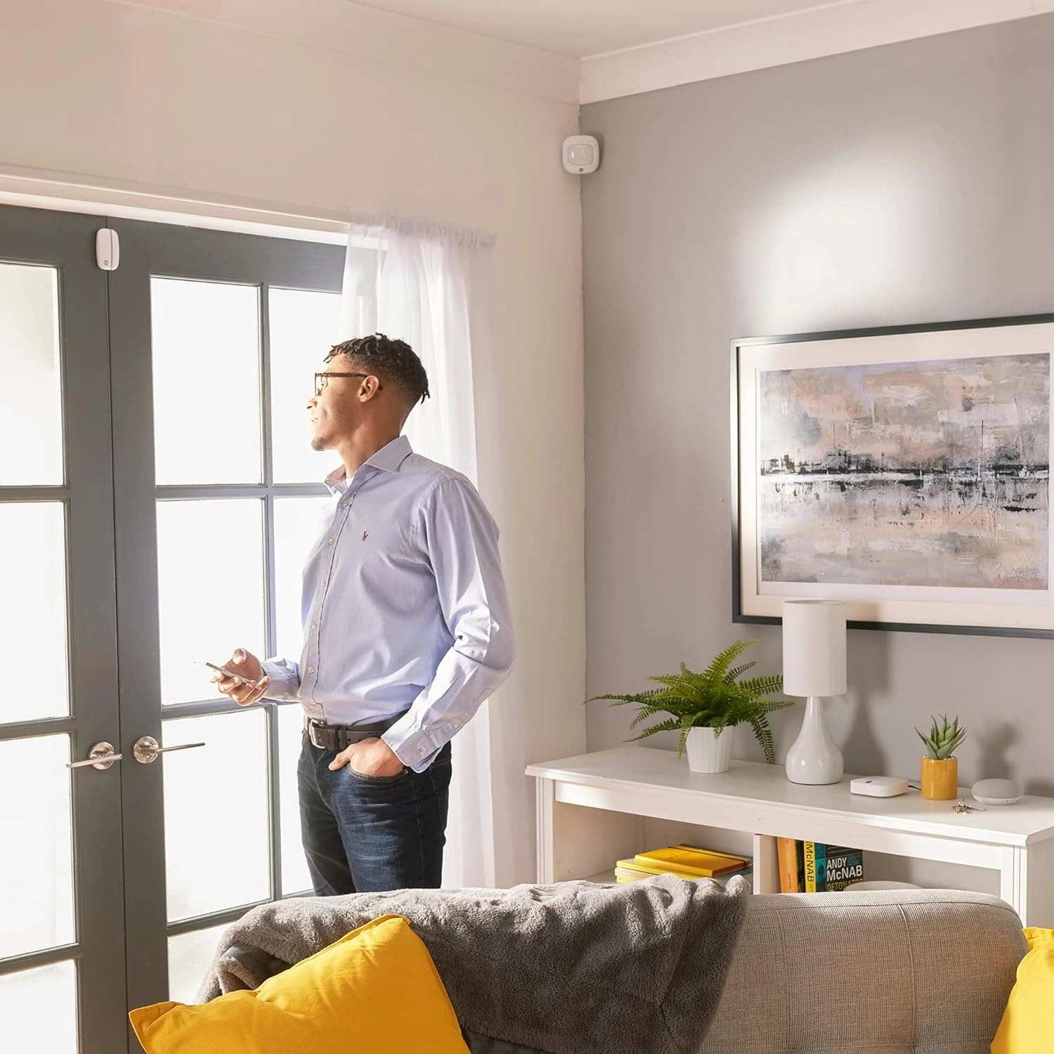 Yale IA-320 Sync Smart Home Alarm 6 piece kit. Includes Sync Alarm Hub, External Siren, 1x Door/Window Contacts, 2x PIR Motion Detector, Keypad. Works with Alexa, Google Assistant & Philips Hue